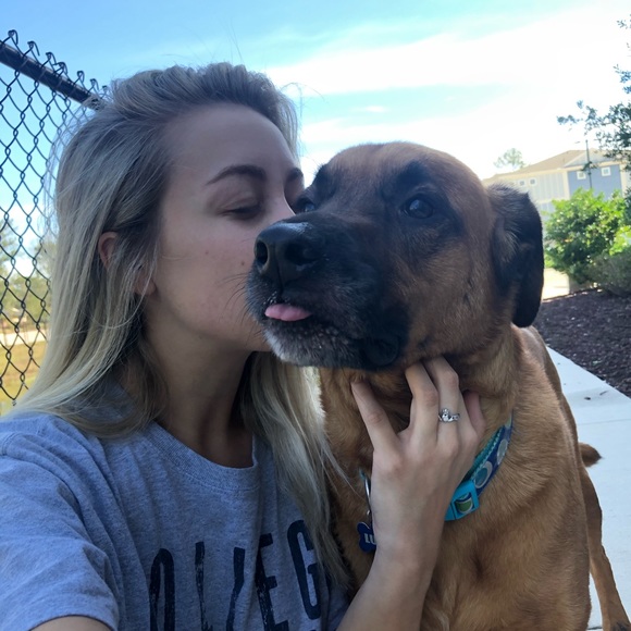 Meet your Posher, Whitney - Picture 3 of 5